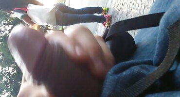 sex bể bơi Một người đàn ông hai phụ nữ: Aria và lise pussy sex co noi dung phải đối mặt với dicks.